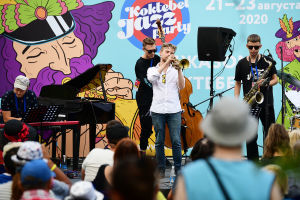Выступление квинтета Ивана Акатова Jazz Vibes на "Волошинской сцене" в рамках Международного джазового фестиваля Koktebel Jazz Party - 2020 в Крыму