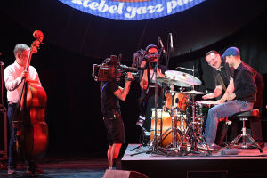 Выступление трио Даниила Крамера на Международном музыкальном фестивале Koktebel Jazz Party – 2020 в Крыму