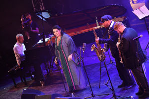 Певица Мариам Мерабова и участники музыкального коллектива Bril Brothers выступают на Международном джазовом фестивале Koktebel Jazz Party - 2020 в Крыму