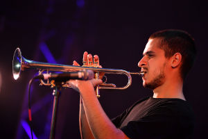 Музыкант "SG BIG BAND" выступает на Международном джазовом фестивале Koktebel Jazz Party - 2020 в Крыму